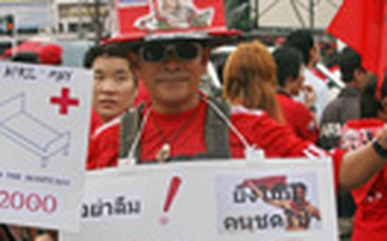 Ông Thaksin treo thưởng 7 tỉ đồng tìm người đốt Central World