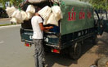 Bán cốm dạo bằng… xe tải