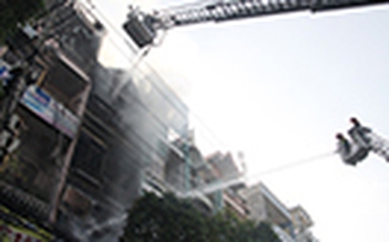 Huy động hơn 100 chiến sĩ khống chế vụ cháy căn nhà 4 tầng