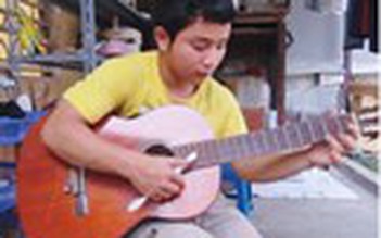 Chơi guitar bằng bàn chải đánh răng