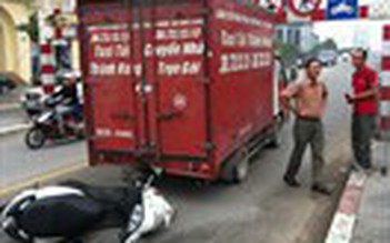 Xe tải cố tình lao vào đường cấm khiến một người nhập viện