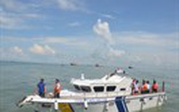 Cảnh sát biển Việt Nam tiếp nhận xuồng tuần tra cao tốc