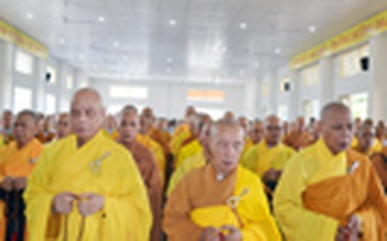 Hơn 1.000 tăng ni Phật tử cầu hòa bình cho biển Đông