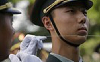 Trung Quốc hạ chuẩn để ‘săn’ lính trình độ cao