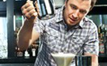 Từ cậu bé rửa chén đến nhà pha chế nổi tiếng thế giới