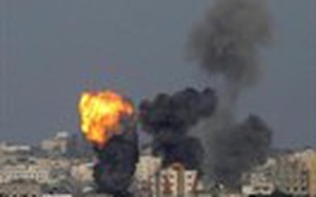 Israel tăng cường chiến dịch tấn công Dải Gaza, hàng ngàn người sơ tán