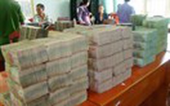 Vận chuyển trái phép 18,2 tỉ đồng qua Campuchia