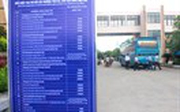 Hàng trăm xe container ùn ứ ở cửa khẩu Mộc Bài: Đa số doanh nghiệp chấp nhận đóng phí