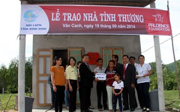 Trao nhà tình thương