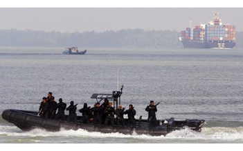 Nạn cướp tàu dầu ở biển Đông - Kỳ 2: Phương án chống cướp biển