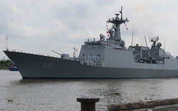 Cận cảnh khu trục hạm tàng hình Hàn Quốc