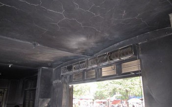 Bị phóng hỏa, hệ thống bán vé ga Vinh tê liệt