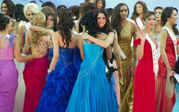Người đẹp Miss World 2012 bị đối xử như "con vật sở thú"?