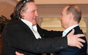 Diễn viên Pháp Gerard Depardieu nhận hộ chiếu Nga
