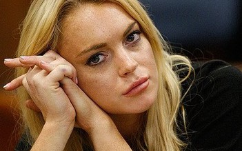 Lindsay Lohan hay tin có em trai giữa lúc phải hầu tòa