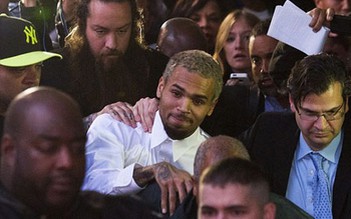 Chris Brown tự nguyện vào trại cải tạo