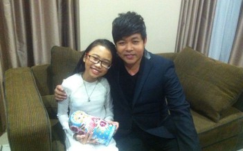 Phương Mỹ Chi trổ tài nấu chè mời Quang Lê