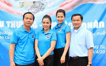 Hoa hậu Phan Thu Quyên làm từ thiện ở Sóc Trăng