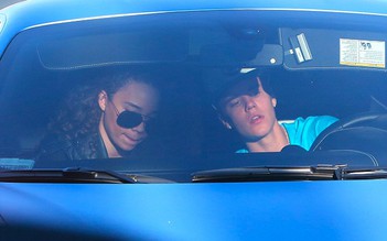 'Trùm scandal' Justin Bieber ăn trưa lãng mạn với bạn gái tin đồn