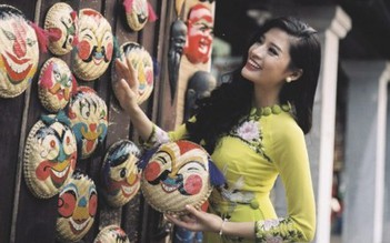 'Hoa hậu chui' Hoàng Thu mạo hiểm với… máy ảnh cổ