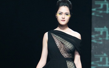 Hoàng Anh trình diễn gợi cảm ở Tuần lễ Thời trang Việt Nam
