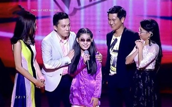 Giọng hát Việt nhí: Cô bé khiếm thị khiến 4 vị HLV lên sân khấu tranh giành