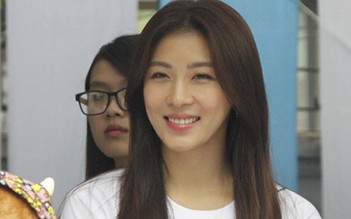 Ha Ji Won tận tay trao hơn 700 phần quà cho trẻ em sứt môi