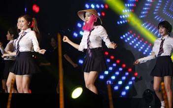 Những cử chỉ đáng yêu ‘khó đỡ’ của T-ara tại minishow TP.HCM