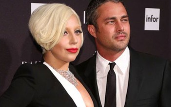 Lady Gaga khoe nhẫn đính hôn 11 tỉ đồng