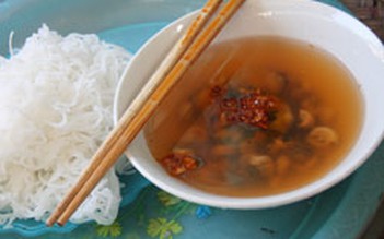 Bún ốc nguội: Lạ mà quen