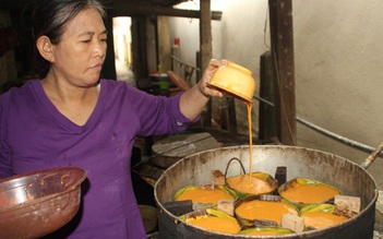 Hối hả nghề làm bánh tổ