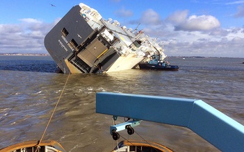 Hơn 1.200 xe sang trên tàu Hoegh Osaka đã cập bến