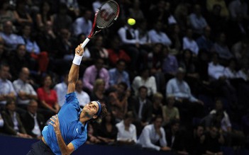 Djokovic và Federer vào bán kết Swiss Indoors 2011