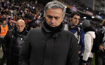 HLV Mourinho: Real Madrid đã hết cơ hội vô địch!