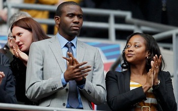 Fabrice Muamba nhận bằng tiến sĩ