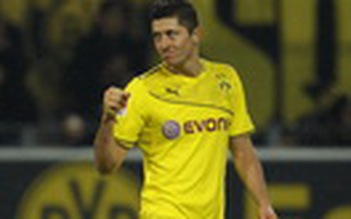 Lewandowski tỏa sáng, Dortmund thắng hủy diệt