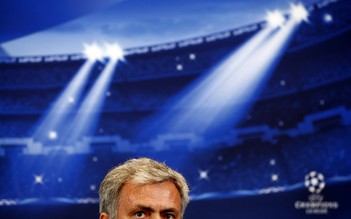 Jose Mourinho: Chelsea chọn Champions League, buông Premier League!