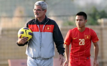 HLV Calisto tái duyên cùng bóng đá Việt Nam, tại sao không!
