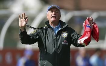 HLV Scolari nổi giận với các cầu thủ Brazil