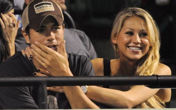 Anna Kournikova chia tay Enrique Iglesias