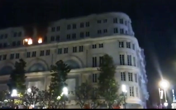 Cháy ở tòa nhà Union Square ngay trung tâm Sài Gòn lúc rạng sáng