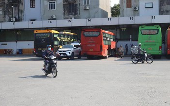 Ế vé tàu xe lễ, tết: 'Chưa năm nào tết buồn như năm nay'