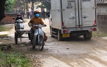 Dân khổ sở vì 10 năm làm không xong 1,5 km đường