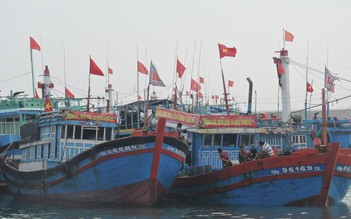 Quảng Ngãi: Tàu cá có 15 ngư dân bị chết máy, trôi dạt trên biển