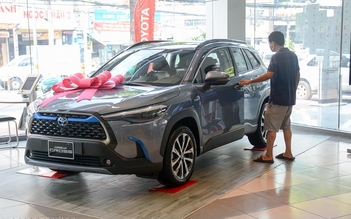 Bán chạy, Toyota Corolla Cross tăng giá 10 triệu đồng