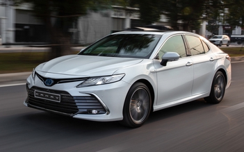 Toyota Camry thắng giải ‘Xe của năm 2022’ tại Việt Nam