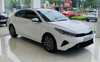 Tăng giá, KIA K3 vẫn hút khách nhất phân khúc sedan hạng C