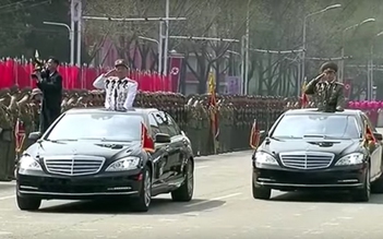 Kim Jong Un dùng xe sang chống đạn trong lễ duyệt binh ở Triều Tiên