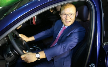 Hyundai Thành Công tặng HLV Park Hang-seo chiếc SantaFe trị giá 1,245 tỉ đồng