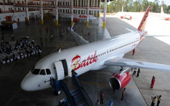Máy bay Indonesia hạ cánh khẩn cấp vì nghi có bom
